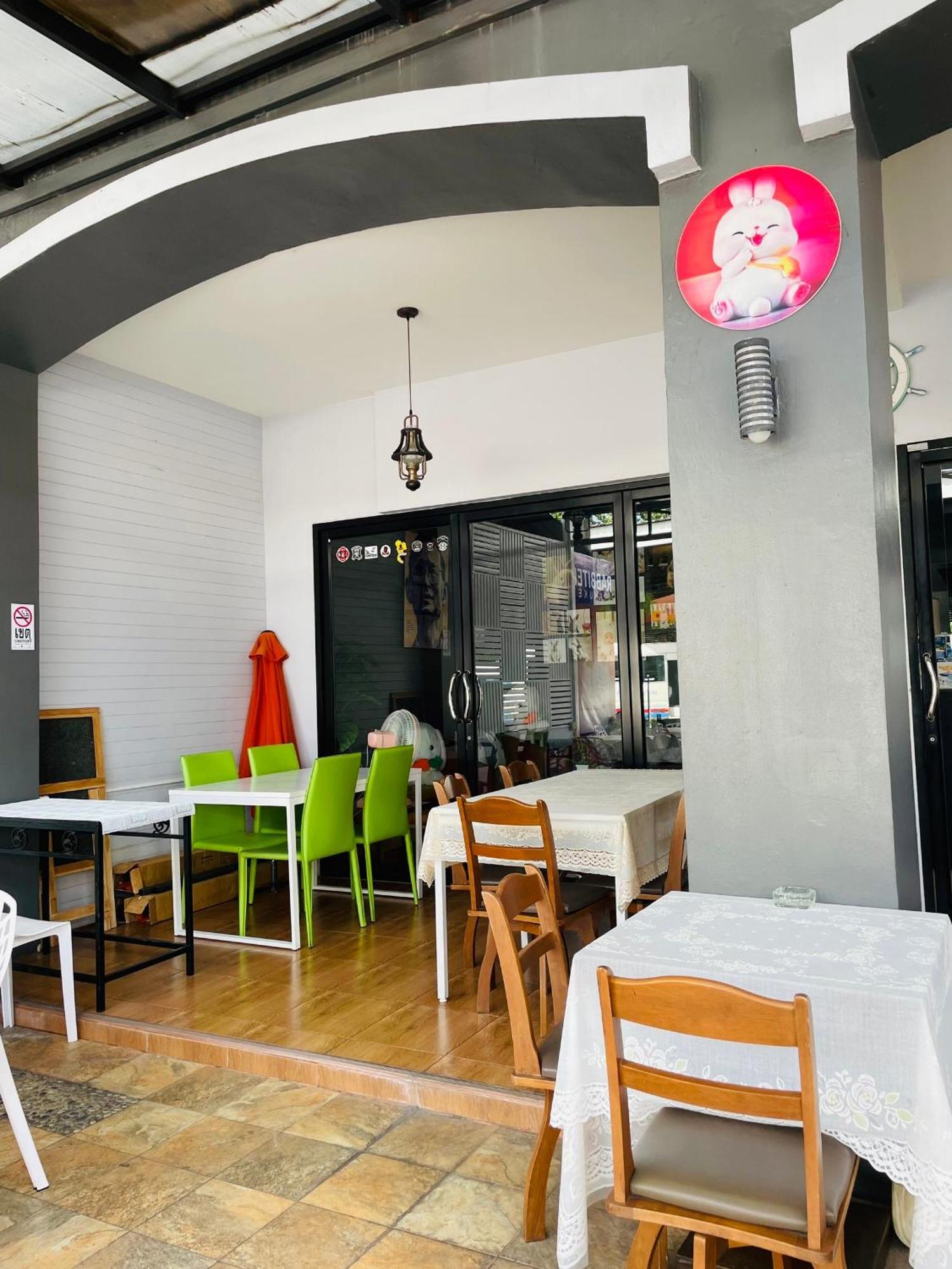 Rabbitel Phuket Hostel Exterior foto