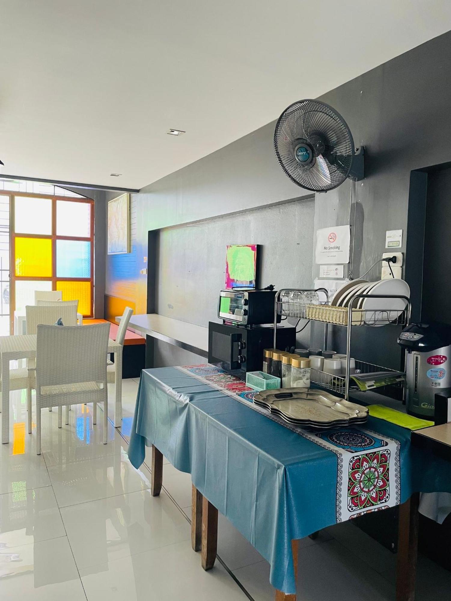Rabbitel Phuket Hostel Exterior foto